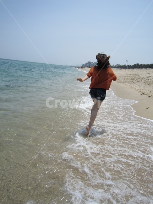 여름파도,달리기,모래사장,질주,여름해변,해변,바다,beach,sea,사람,인물,인간,human,person,여성,여자,woman,female,lady,여행,휴가,traveling,vacation,trip
