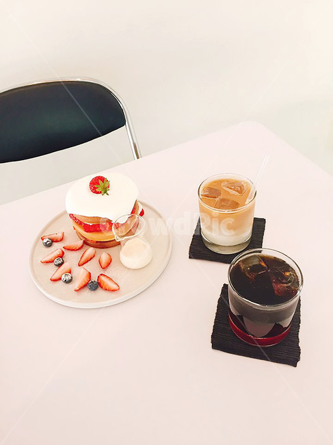 카페,디저트,딸기,커피,라떼,핫케이크,생크림,음식,식재료,요리,food,cook,meal,dishes,food reserves,디저트,간식,후식,dessert,snack,커피,카페,coffee,cafe