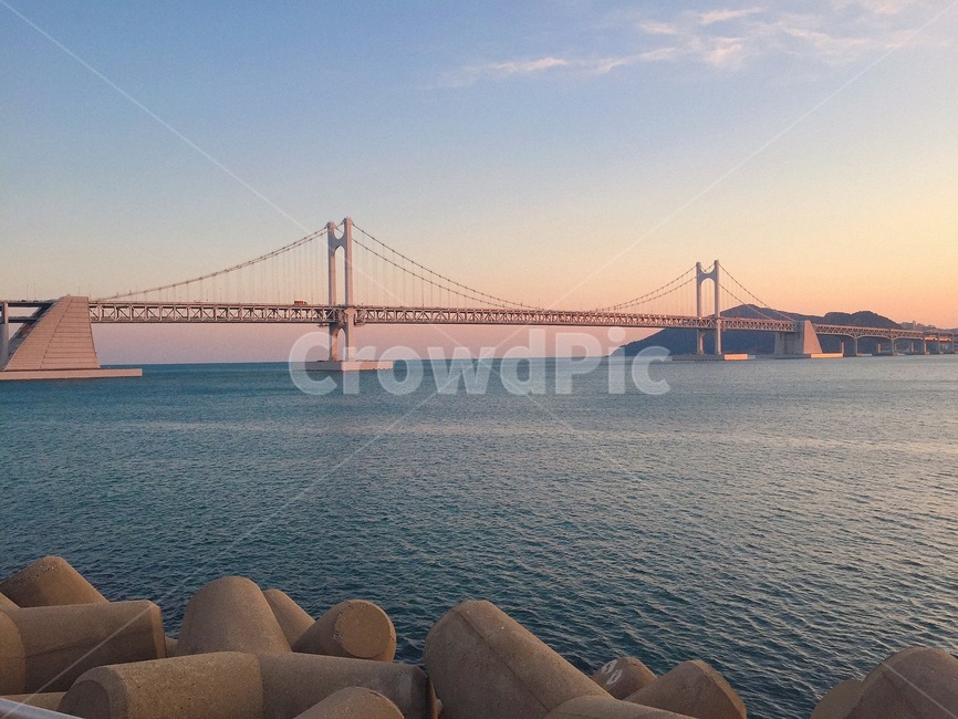 노을,일몰,바다,파스텔톤,하늘,건축물,건물외관,exterior,building,structure,architecture,construction