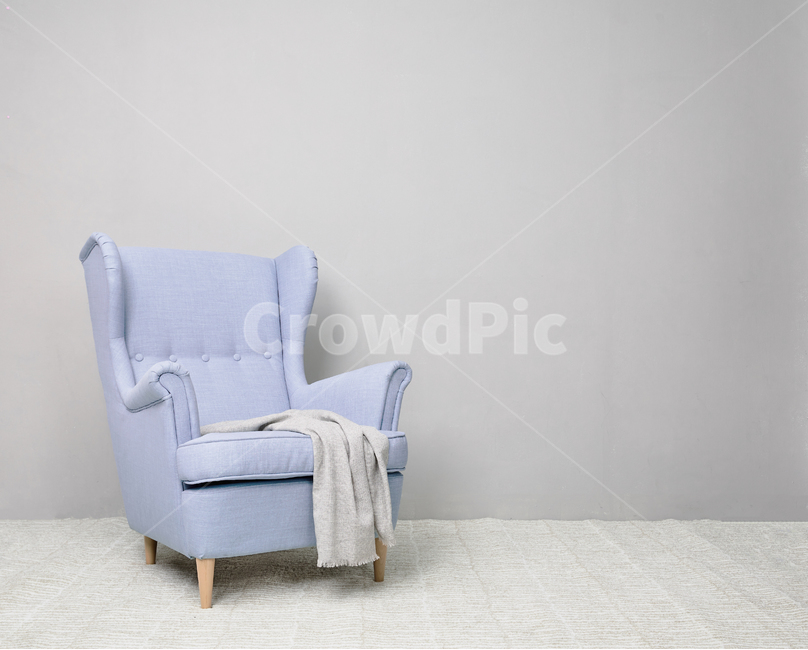 소파,의자,패브릭,퀼팅,컬러,라이프스타일,원목,카페트,러그,lug,회색,배경,아늑하다,편안하다,천,질감,공간,분위기,감성,일상,휴식,꾸미다,집,인테리어,interior,home,cozy,앉다,쉬다,sofa,fabric,인테리어,실내디자인,interior design,사물,물건,오브젝트,thing,object,matter