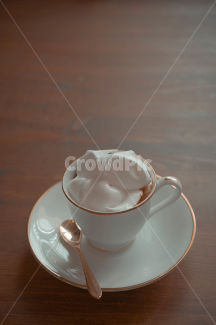 휘킹크림,라떼,잔,커피잔,커피,숟가락,티스푼,커피,카페,coffee,cafe,감성,sensible,feeling