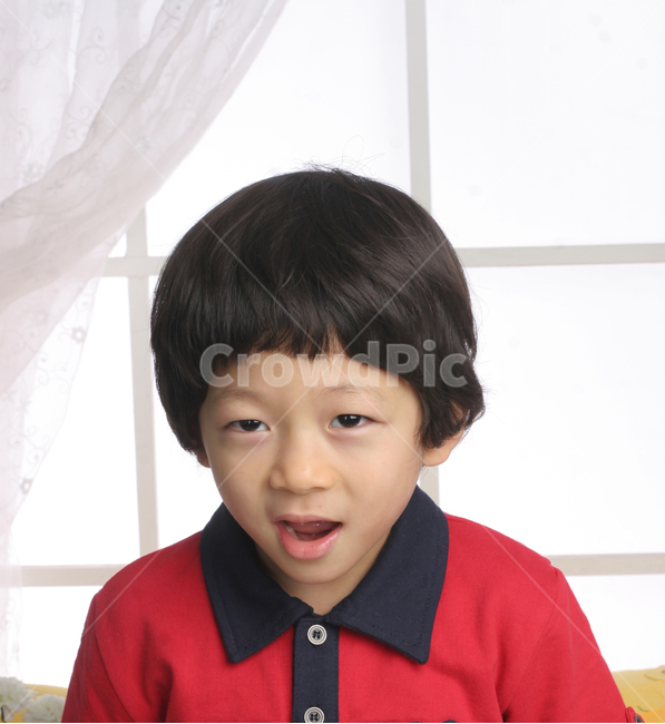 얼굴표정,남자아이,어린아이,미소,웃음,응시,관심,스마일,얼굴,사람,인물,인간,어린이,감정표현,수줍음,기분,kid,smile,human,boy,person,facial,expression,child,children,feeling,face,emotion,얼굴표정,facial expression,face,어린이,어린아이,child,children,kid