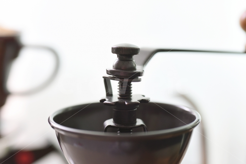 핸드밀,커피,커피도구,나사,주방용품,음료,차,커피콩,커피,카페,coffee,cafe,사물,물건,오브젝트,thing,object,matter