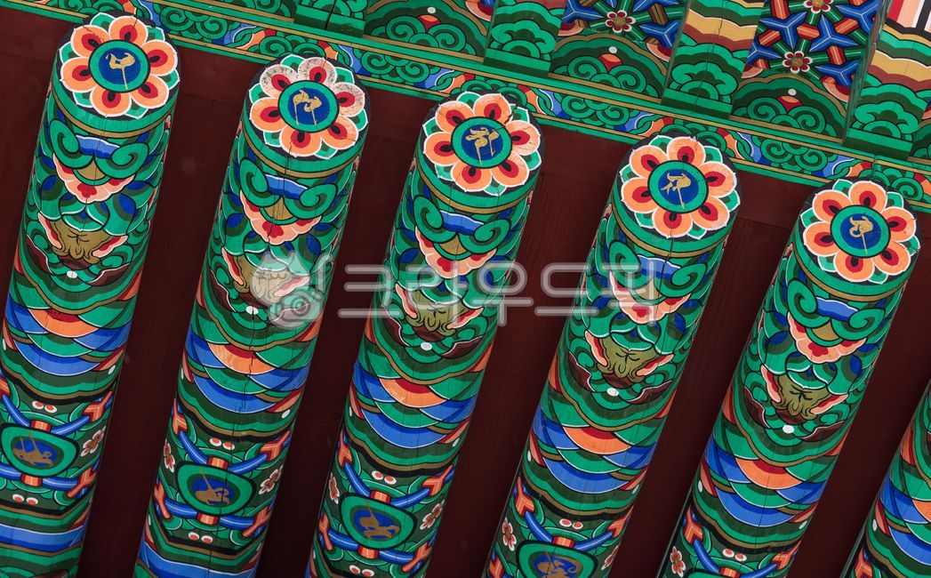 한국전통,단청,무늬,단청무늬,전통문양,전통,문양,전통무늬,디자인,패턴,파란색,초록색,빨간색,형형색색,처마,건축학,야외,tradition,color,pattern,koreantradition,dancheong,traditionalpatterns,patterns,design,blue,green,red,colorful,eaves,architecture