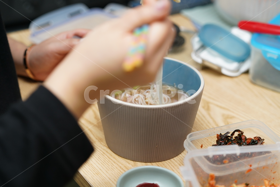 쌀국수,면요리,음식,푸드,noodle,먹거리,food,국물요리,요리,식사,간식,면발,person,사람,음식,식재료,요리,food,cook,meal,dishes,food reserves