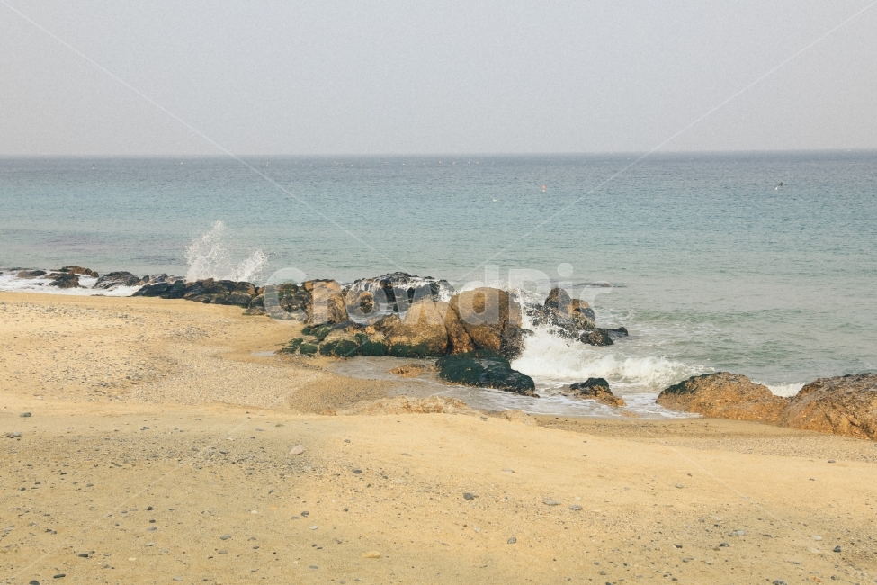 파도,바다,수평선,바위,모래,백사장,모래사장,sea,sealine,sky,blue,rocks,rock,wave,sand,감성,자연,풍경,nature,landscape,해변,바다,beach,sea,water,물,outdoors,옥외,ocean,대양