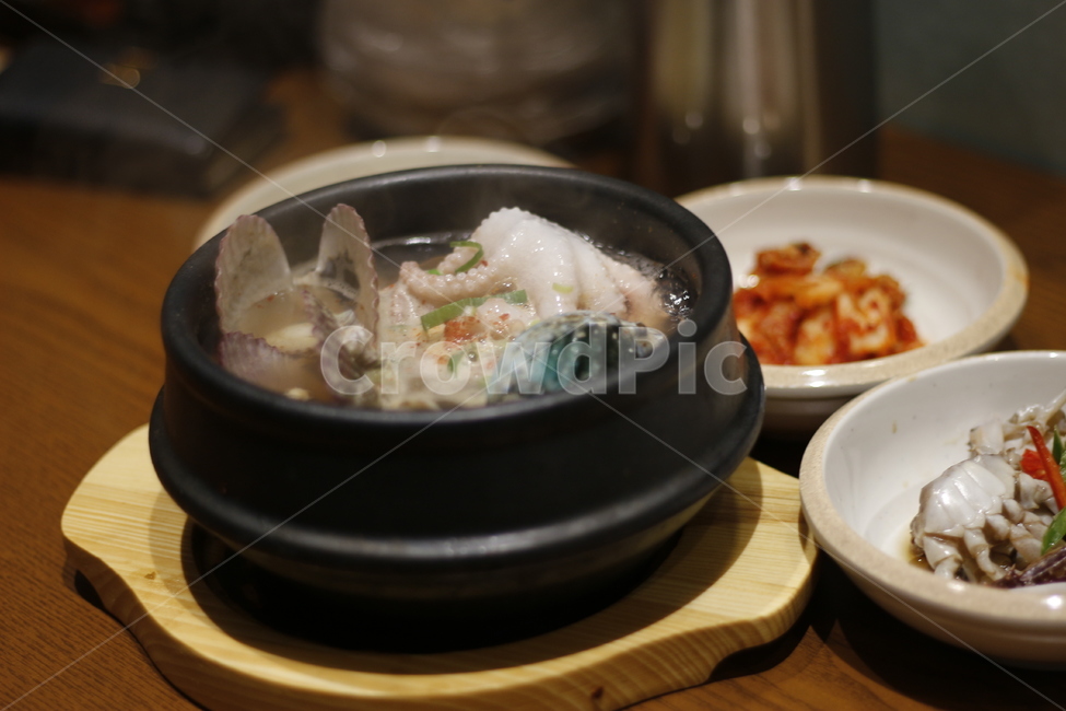 해물탕,뚝배기,가리비,전복,낙지,음식,요리,해물,해산물,탕,한식,반찬,국물요리,탕요리,음식,식재료,요리,food,cook,meal,dishes,food reserves,한식,한국음식,한국요리,korean food,korean dishes,korean meal,korean cook