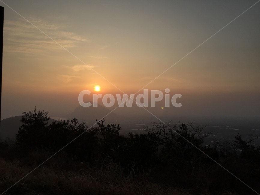 일몰,산,제주도,오름,자연,풍경,자연,풍경,nature,landscape,outdoors,옥외,dusk,황혼,sunset,sky,하늘,dawn,새벽,red sky,붉은 하늘