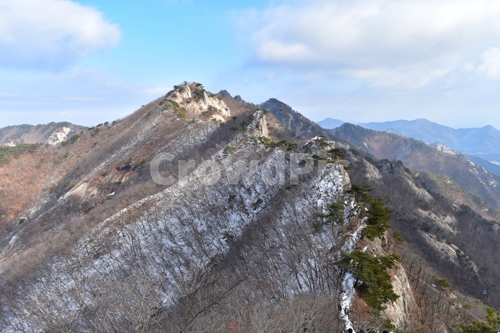 계룡산,국립공원,겨울,풍경,설경,산행,Korea,Nationa,Park,눈풍경,눈,자연,스포츠,등산,nature,snow,느낌,아름다운,신비로운,경이로운,다큐,필,힐링,명산landscape,winter,season,자연성릉,암릉,능선,비경,겨울,계절,winter,season,자연,풍경,nature,landscape,한국자연풍경,한국자연경관,korea nature landscape,slope,경사,mountain range,산맥,outdoors,옥외,mountain,산