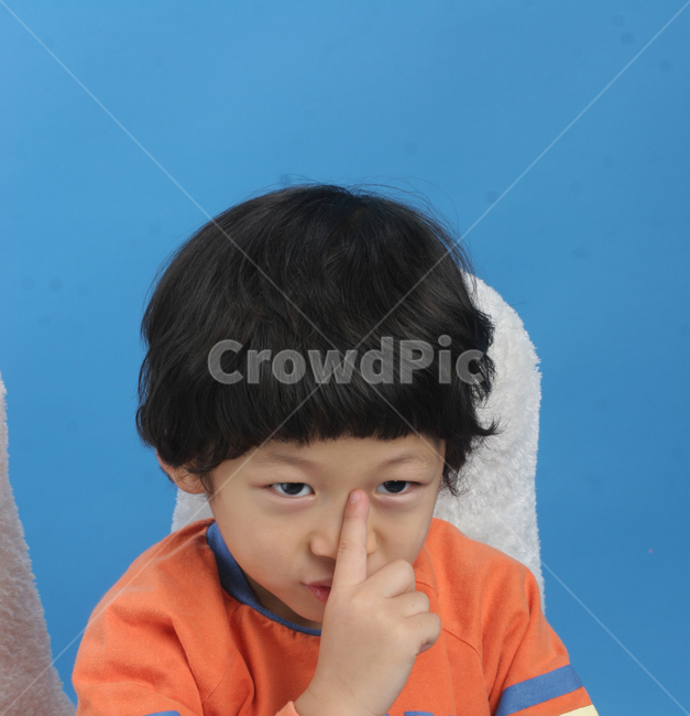 얼굴표정,남자아이,어린아이,미소,웃음,응시,관심,스마일,얼굴,사람,인물,인간,어린이,감정표현,수줍음,기분,kid,smile,human,boy,person,facial,expression,child,children,feeling,face,emotion,사람,인물,인간,human,person,얼굴표정,facial expression,face,어린이,어린아이,child,children,kid,감정표현,기분,feeling,emotion
