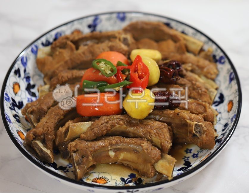 seasoning,red pepper,snack,plate,rib,vegetable,red,redpepper,greenpaper,beverage,Korean food,pork ribs,ingredients,jujube,koreanfood,ingredient,green pepper,chestnut,lettuce,food,orange,meal,dish,meat,animal,porkribs,ribs,carrot