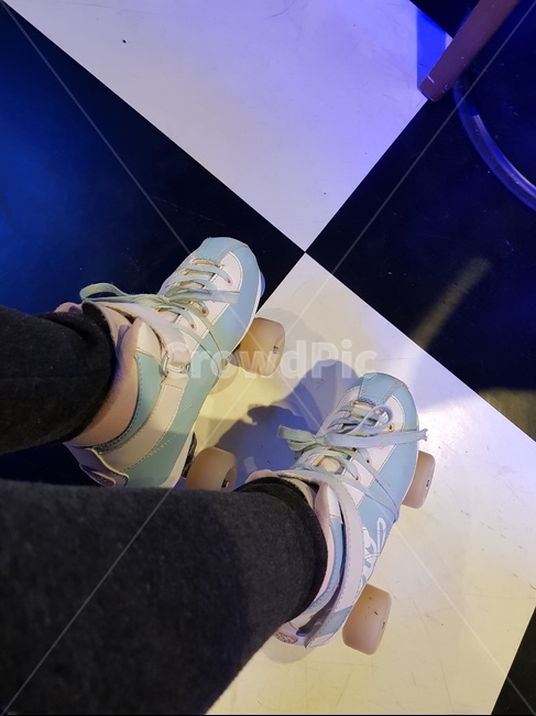 롤러스케이트,롤러장,신발,복고,shoes,rollerskates,스포츠,레저,운동,sports,leisure,exercise
