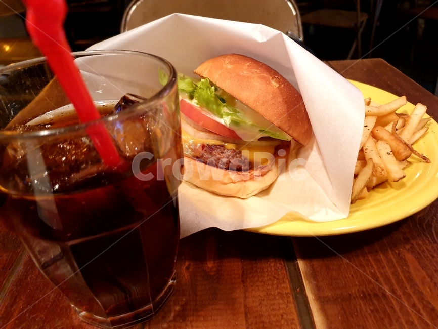 burger,버거,음식,햄버거,저녁,food,dinner,치즈버거,cheeseburger,감자튀김,콜라,potato,음식,식재료,요리,food,cook,meal,dishes,food reserves,양식,서양음식,서양요리,western food,western dishes,western meal,western cook