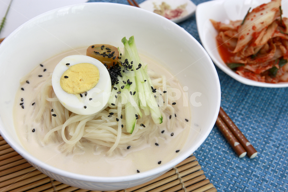 food,음식,dish,요리,meal,식사,사발,bowl,계란,egg,콩국수,김치,국수,여름,계절,summer,season,음식,식재료,요리,food,cook,meal,dishes,food reserves,면류,면요리,noodles