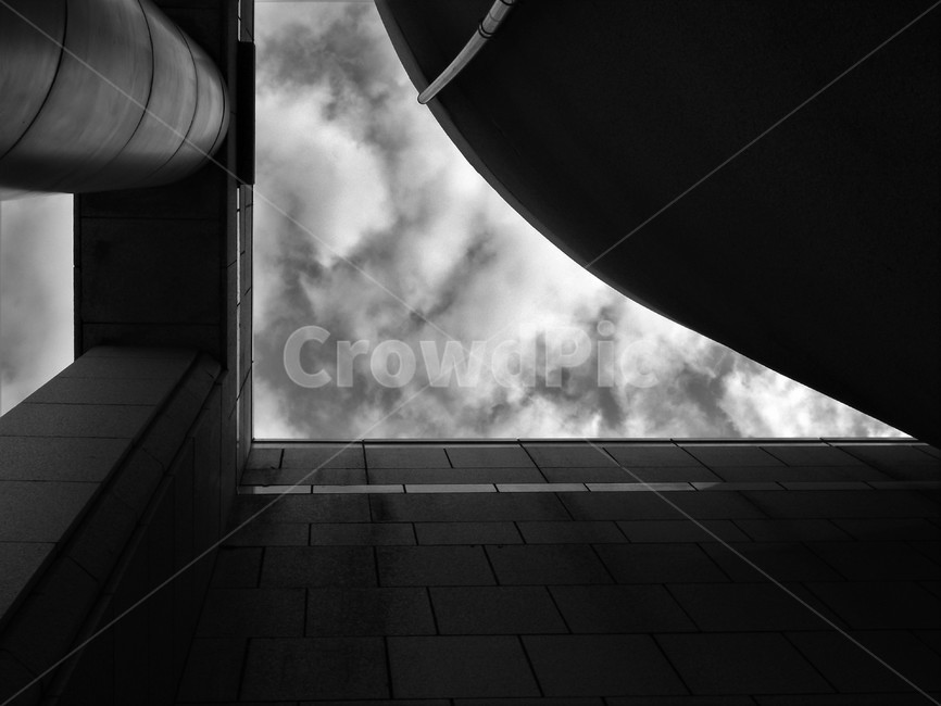 하늘,모노톤,bw,구름,기둥,천장,흐림,sky,cloud,흑백사진,구도,흑백,모노톤,monochrome,black and white,건축물,건물외관,exterior,building,structure,architecture,construction
