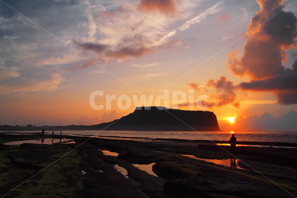 성산일출봉,일출봉,광치기,광치기해변,일출,자연,풍경,nature,landscape,해변,바다,beach,sea,제주도,jeju,jeju island,outdoors,옥외,sunset,일몰,sky,하늘,dusk,황혼,red sky,붉은 하늘,dawn,새벽