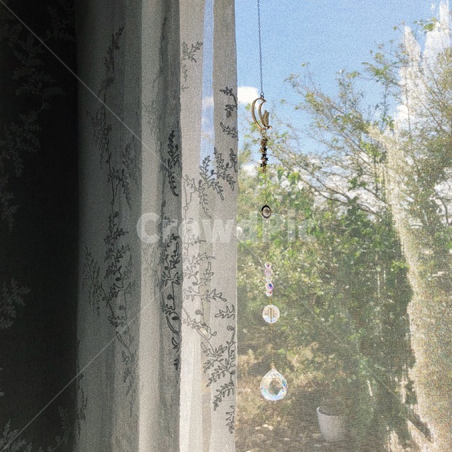 창문,인테리어,썬캐쳐,풍경,커튼,햇빛,구름,나무,풀,자연,창문장식,창문속풍경,homedecor,가정장식,인테리어소품,소품,날씨,인테리어,실내디자인,interior design