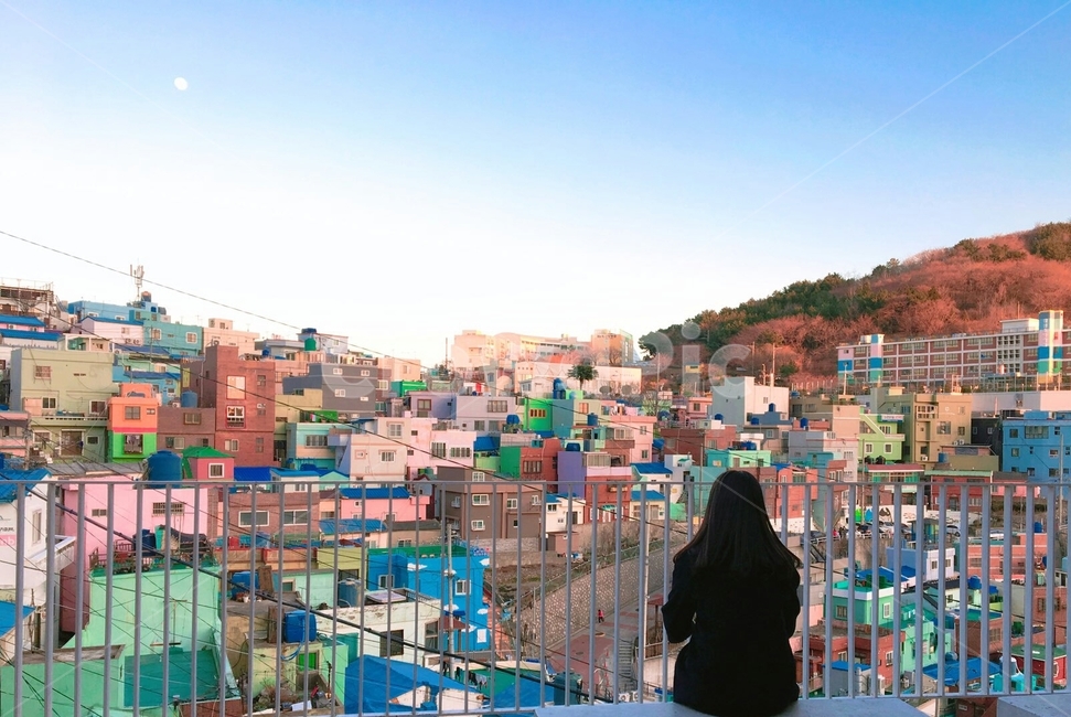 부산,감천문화마을,벽화마을,부산여행,부산벽화,부산풍경,부산감천문화마을,벽화,뒷모습
