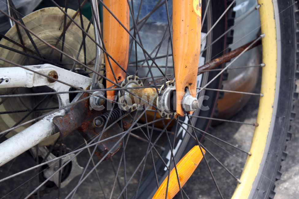 자건거,녹슨금속,자전거휠,빈티지,wheel,바퀴,기계,machine,살,바퀴살,사물,물건,오브젝트,thing,object,matter