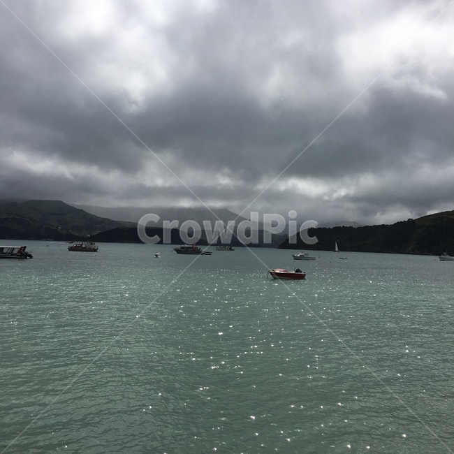 sea,바다,outdoors,자연,nature,물,water,해안선,shoreline,adventure,레저활동,boat,배,휴양지,구름,하늘