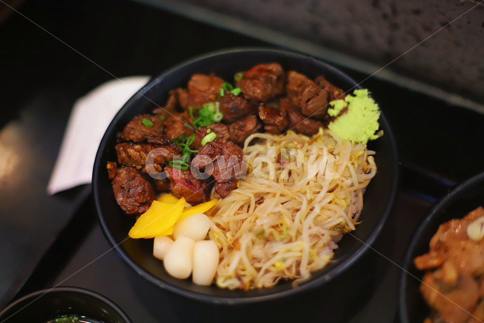 한국,음식,덮밥,저녁,식사,소고기,스테이크,숙주,음식,식재료,요리,food,cook,meal,dishes,food reserves,육류,고기,meat,한식,한국음식,한국요리,korean food,korean dishes,korean meal,korean cook
