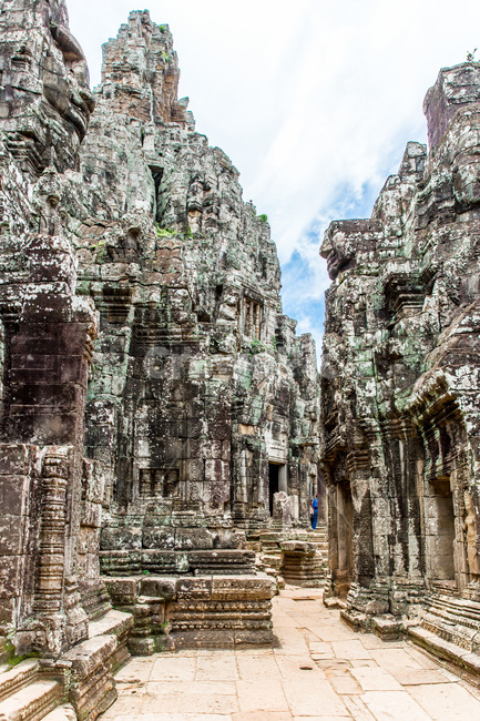figure,Cambodia,ancient architecture,nature,world cultural heritage,statue,cultural relics,employee,building,cloud,Cultural Heritage,Temple,piece,unesco,sight,Tourist destination,land mark,Emotion,Angkor Wat