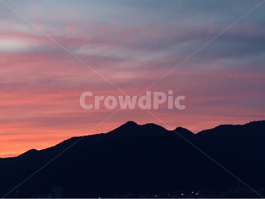 하늘,저녁,노을,감성,풍경,sky,mountain,sentimental,night,cloud,자연,풍경,nature,landscape,outdoors,옥외,sunset,일몰,dusk,황혼,dawn,새벽,red sky,붉은 하늘