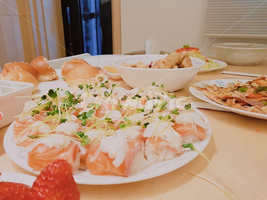 food,음식,meal,식사,파티,연어초밥,party,음식,식재료,요리,food,cook,meal,dishes,food reserves