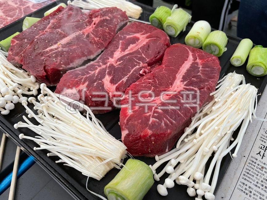 Grilled beef,steak,meat,beef,Enoki Mushroom,Skirt meat