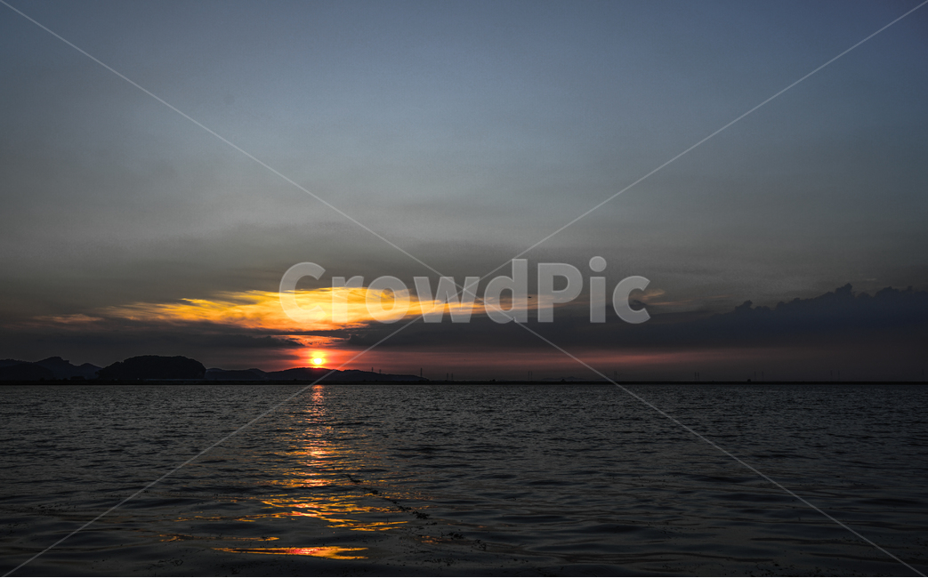 바다,하늘,구름,석양,해넘이,일몰,해질녁,자연,풍경,nature,landscape,outdoors,옥외,sky,sunset,dusk,황혼,dawn,새벽,red sky,붉은 하늘