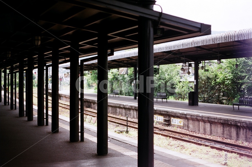 필름사진,bench,벤치,전철,기차역,교통,교통수단,traffic,transportation