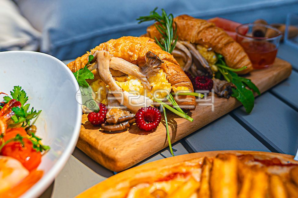 cafe,brunch,croissant,sandwich,Croissant Sandwich