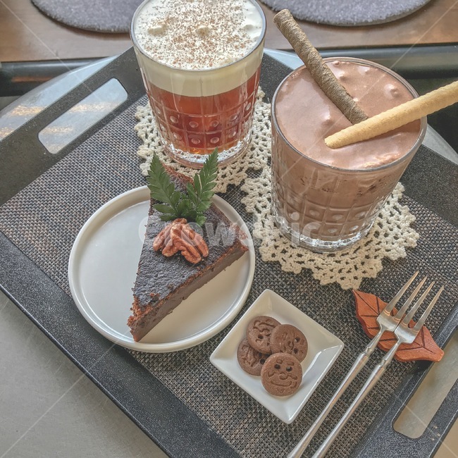 아인슈페너,초코슈페너,초코브라우니,카페,분위기,색감,음료수,drink,beverage