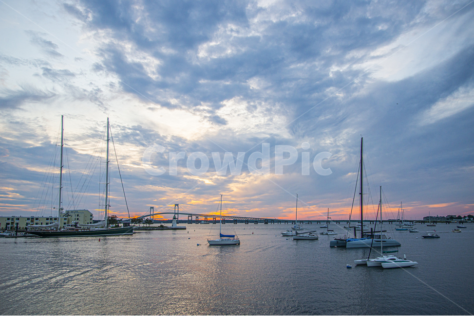 vessel,transportation,교통,watercraft,차량,vehicle,water,물,waterfront,워터프론트,marina,마리나,일몰,노을,항해,바다,다리,보트,풍경,sunset,landscape,bridge,sailing,newport
