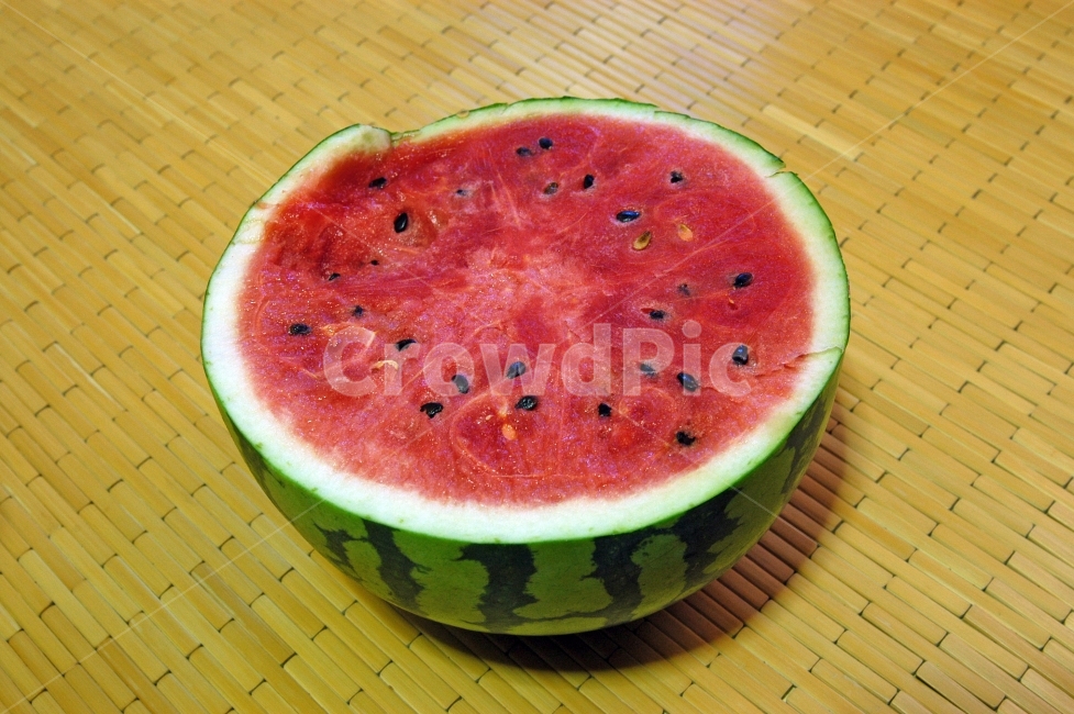 수박,과일,여름,여름과일,음식,단면,돗자리,시원한,수박씨,절반,반,음식,식재료,요리,food,cook,meal,dishes,food reserves,채소,야채,vegetables