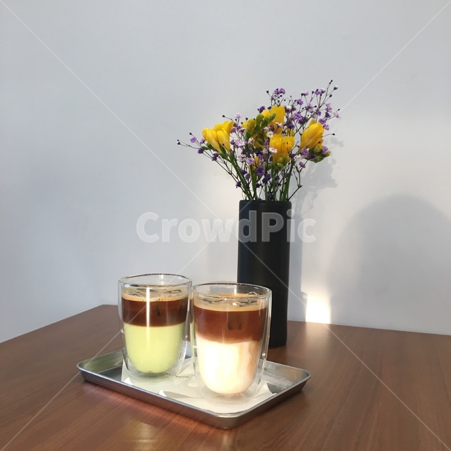 꽃,화분,꽃병,커피,라떼,플렛화이트,커피,카페,coffee,cafe