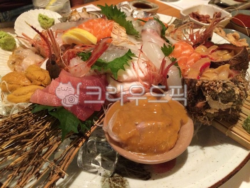 회,생선회,생선모듬회,참치회,연어회,성게알,멍게,해산물,가리비,음식물,모듬회,우니