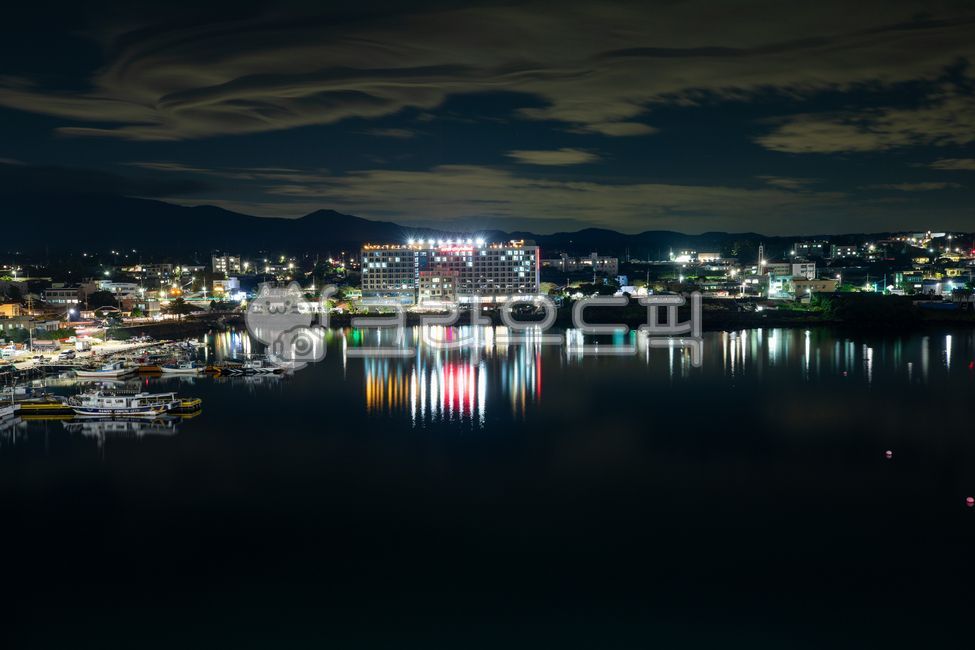 sky,night view,reflection,Harbor,nature,night,Wimi Port,muzzle,water,building,cloud,ocean,outdoors,light,waterfront,fire,architecture