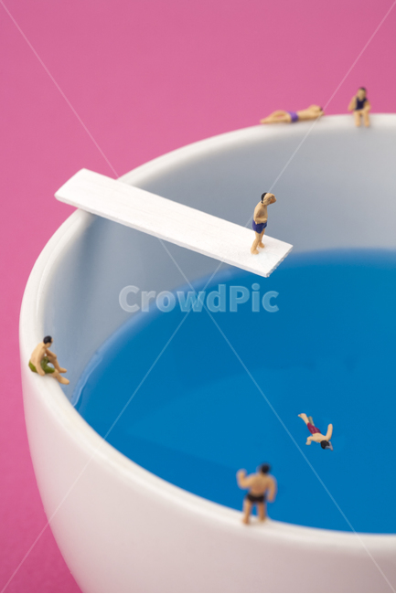 생활,오브젝트,여름,풀장,수영,다이빙대,수영복,미니어처,사람,다이빙,수영장,펀,유니크,머그컵,컵,커피잔,여름휴가,선탠,썬탠,바캉스,사람들,물놀이,휴식,힐링,잠수,해수욕,해수욕장,휴가,비키니,흰색,아쿠아,화이트,파란색,블루,아이디어,컨셉,배경,실내수영장,디자인,레저,썸머,영,젊은,피규어,남성,여성,미니어쳐,분홍색,핑크색,핑크,여름,계절,summer,season,연출,컨셉,콘셉,direction,concept