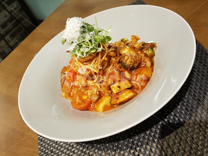 파스타,회색접시,토마토파스타,스파게티니,새우파스타,gray,접시,dish,plate,음식,식재료,요리,food,cook,meal,dishes,food reserves,면류,면요리,noodles,양식,서양음식,서양요리,western food,western dishes,western meal,western cook