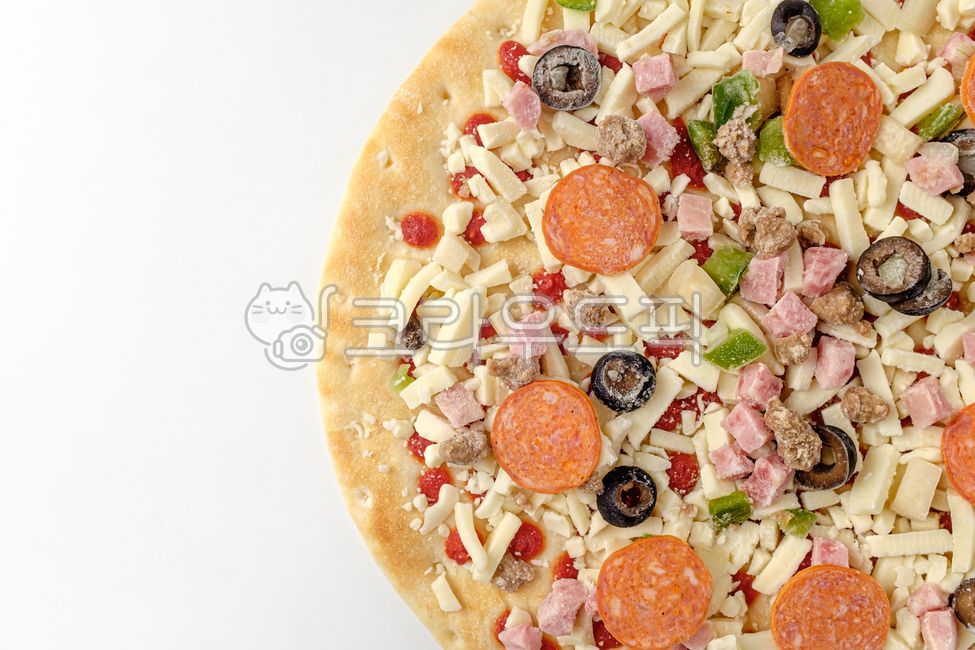 냉동피자,피자,냉동,인스턴트,간편식,치즈,밀가루,소스,토핑,음식,식사,식품,식료품,재료,식재료,음식재료,클로즈업,차가운,냉동된,간편한,음식,식재료,요리,food,cook,meal,dishes,food reserves