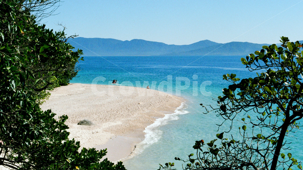 outdoors,옥외,nature,자연,water,물,shoreline,해안선,ocean,sea,바다,해변,비치,beach,휴양,휴양지,빈티지,감성,휴식,바캉스,물놀이,인간,여름,summer,풍경,자연,풍경,nature,landscape,해변,바다,beach,sea