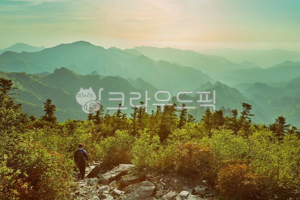 mountainrange,mountains,mtseorakyongajangseong,Gangwondo Mountain,Yongah Great Wall,Seoraksan National Park,fir,mountain climbing,rock,mountain,Made in Korea,sight,yongajangseong,ridge,mountain ridge,human,Mt Seolark,mtseoraknationalpark,gangwondo,Seoraks