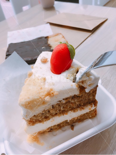 케잌,food,음식,dessert,디저트,creme,cream,크림,cake,케이크,당근케이크,베이커리