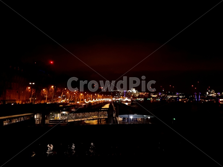 런던,야경,런던건물,도시,하늘,풍경,구름,건물,london,sky,world,cloud,런던거리,night