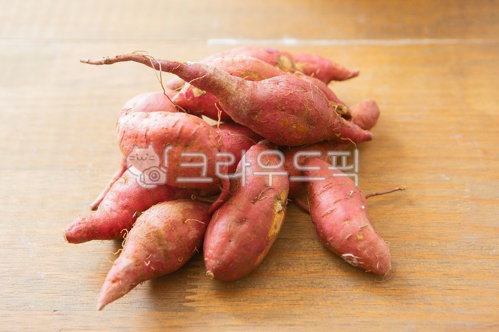 chestnut sweet potato,sweet potato,Fresh sweet potatoes,Pumpkin Sweet Potato,vegetable,food,seasonal food,fall food ingredients,Roasted Sweet Potato,Beni Haruka,autumn,diet food,Seasonal ingredients