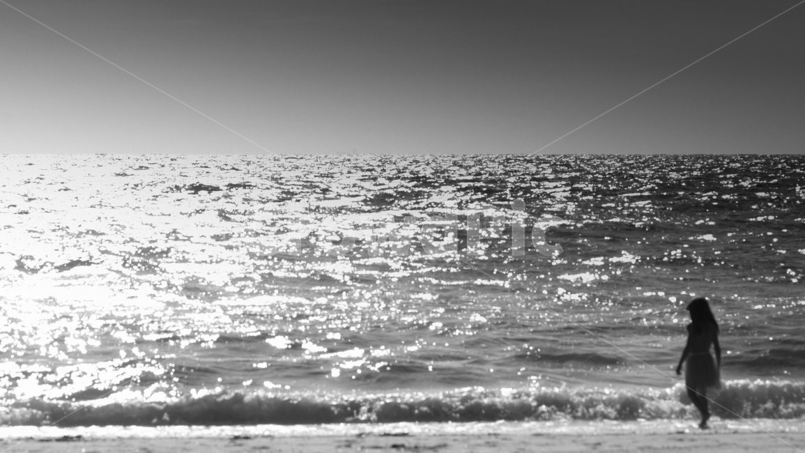 해변,비치,소녀,감성,바다,외로움,자연,풍경,nature,landscape,해변,바다,beach,sea,사람,인물,인간,human,person,어린이,어린아이,child,children,kid,인물실루엣,사람실루엣,character silhouette,human silhouette,흑백,모노톤,monochrome,black and white,ocean,대양,water,물,outdoors,옥외