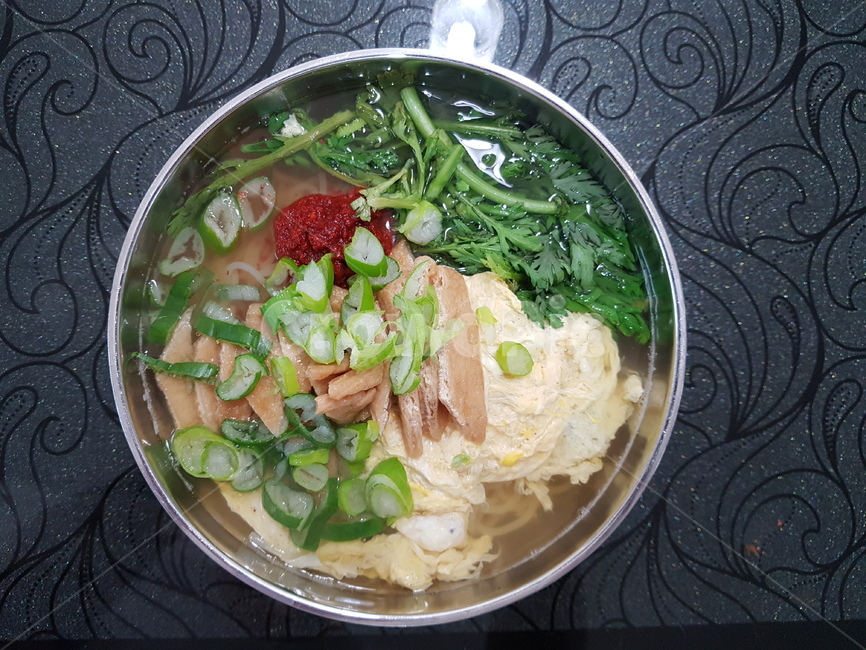 쫄면,온쫄면,멸치육수쫄면,쫄면국수,따뜻한국수,음식,식재료,요리,food,cook,meal,dishes,food reserves,면류,면요리,noodles