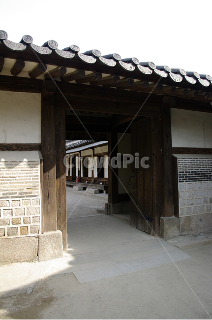 전통가옥,한옥,건축,기와지붕,tradition,문,한국전통,한국문화,korean traditional,korean culture,건축물,건물외관,exterior,building,structure,architecture,construction