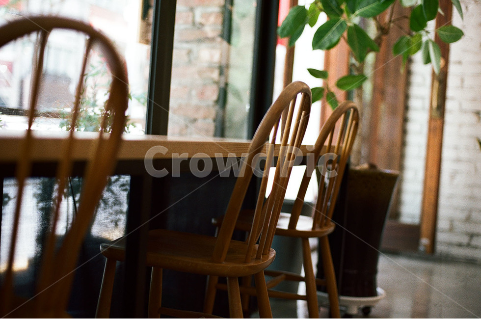 원목의자,원목가구,통유리,카페사진,원목책상,인테리어,커피,카페,coffee,cafe,인테리어,실내디자인,interior design